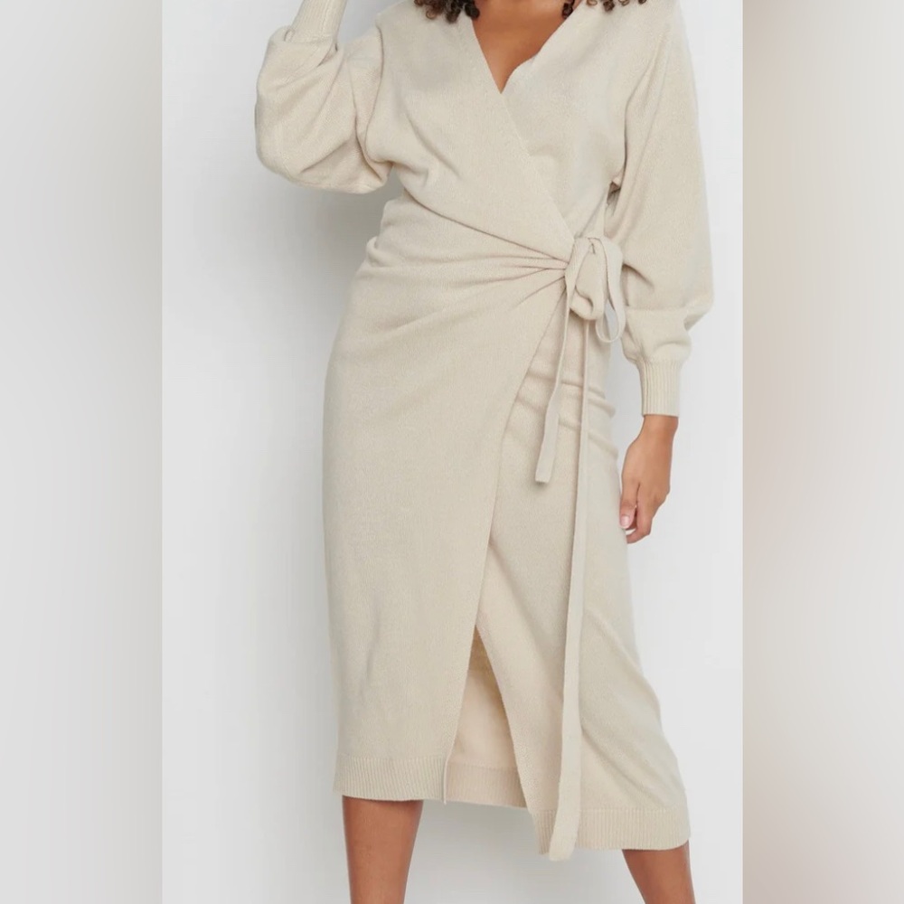 NWT Pretty Lavish Beau Wrap Midi Dress | M
